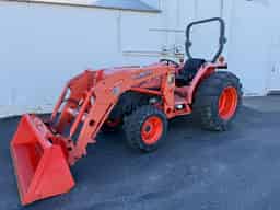 KUBOTA L4400HST Tractor w/72″ Quick Attach Bucket