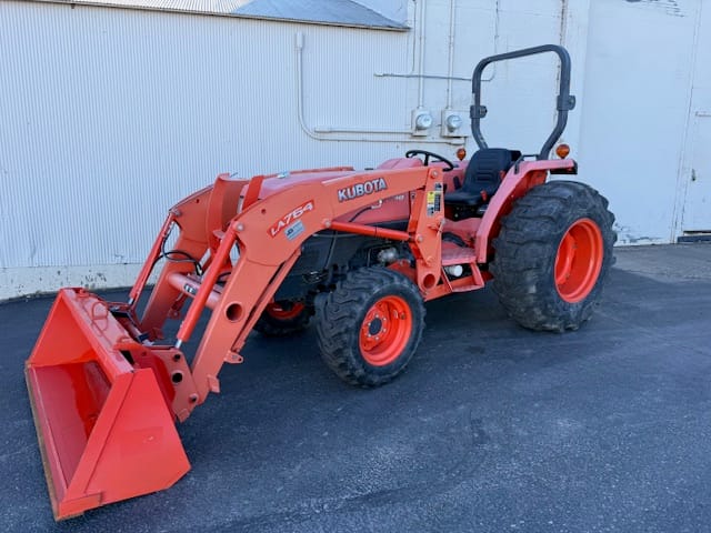 KUBOTA L4400HST Tractor w/72″ Quick Attach Bucket